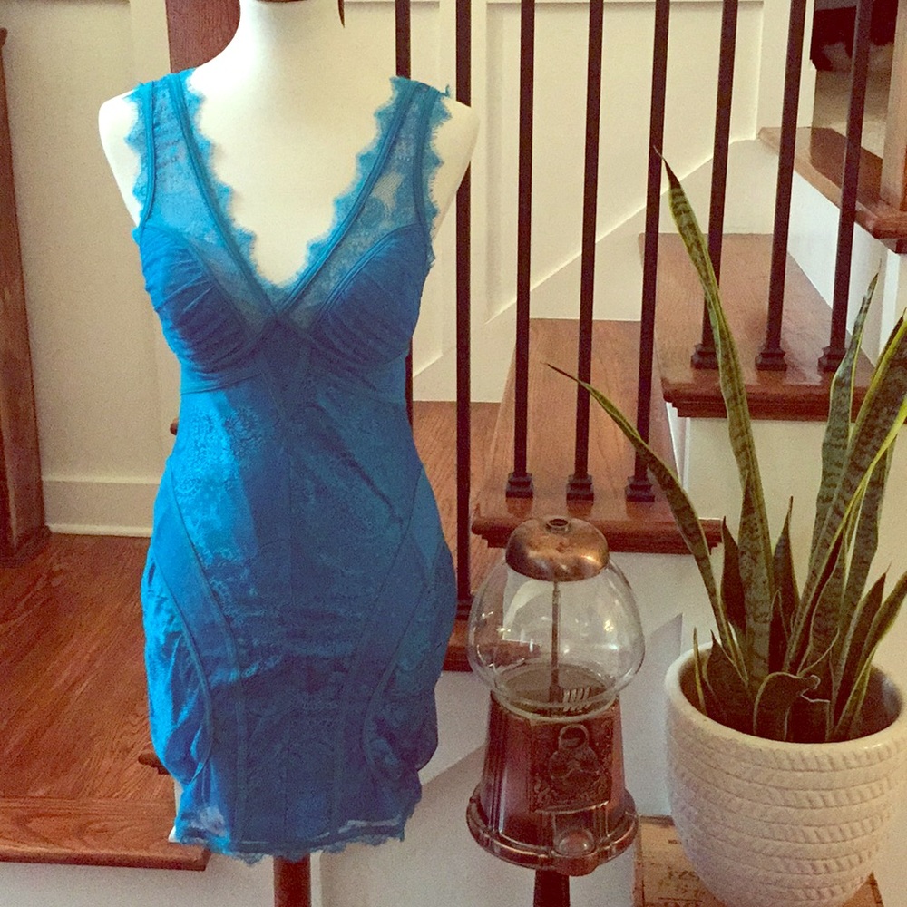 Beautiful sexy Bebe bright blue lace mini dress, M